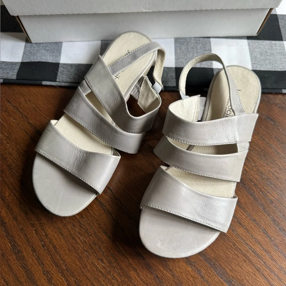 JOSEF SEIBEL‎ Fabia Light Gray Leather